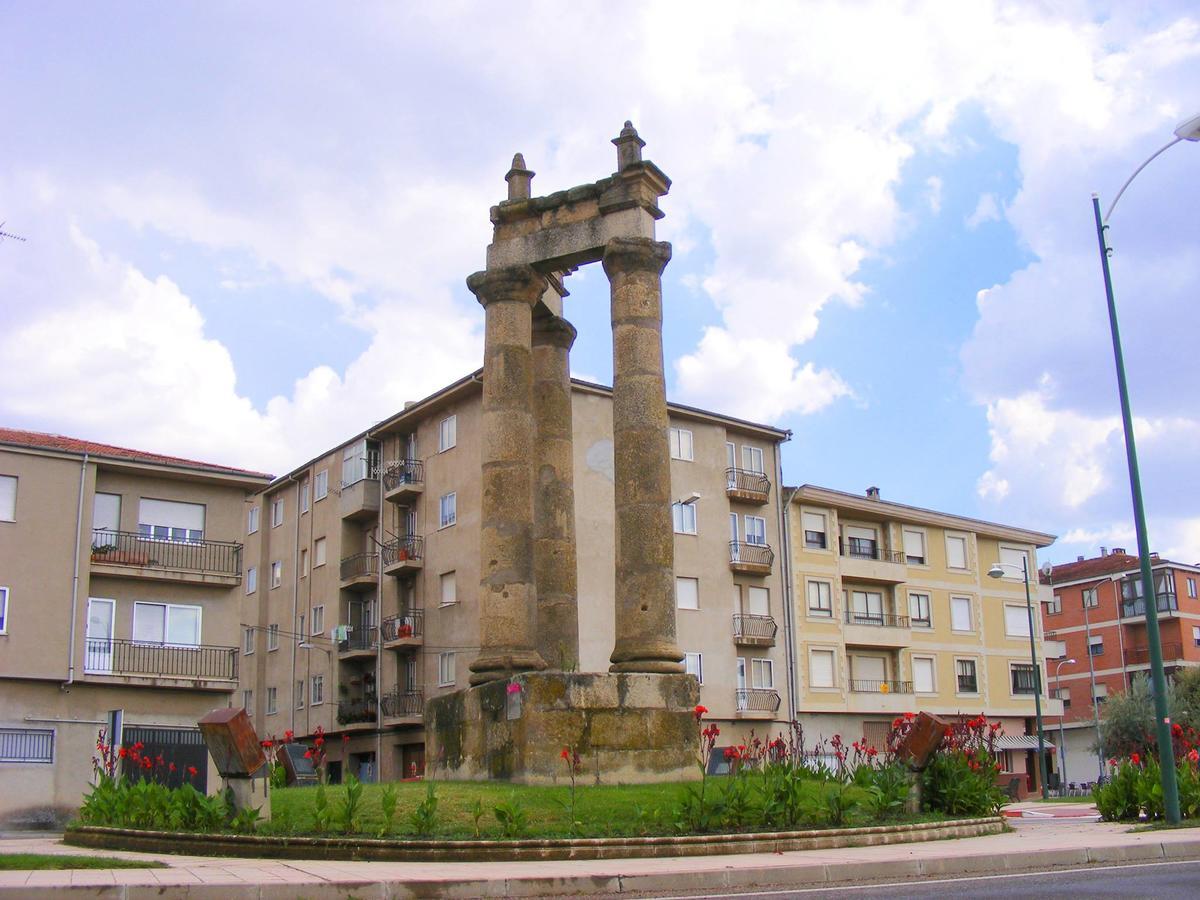 ホテルLa Llave Del Campo Ciudad-Rodrigo エクステリア 写真