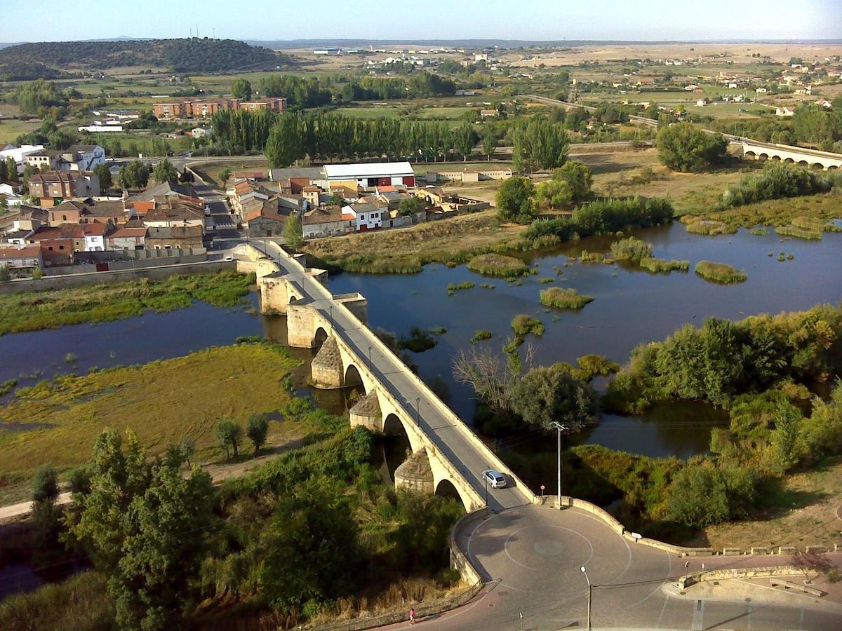 ホテルLa Llave Del Campo Ciudad-Rodrigo エクステリア 写真