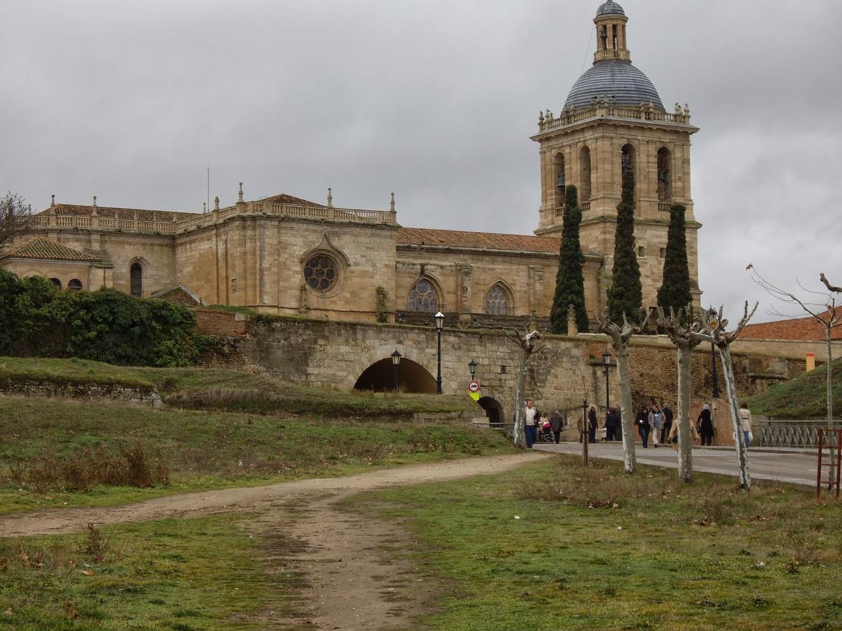 ホテルLa Llave Del Campo Ciudad-Rodrigo エクステリア 写真
